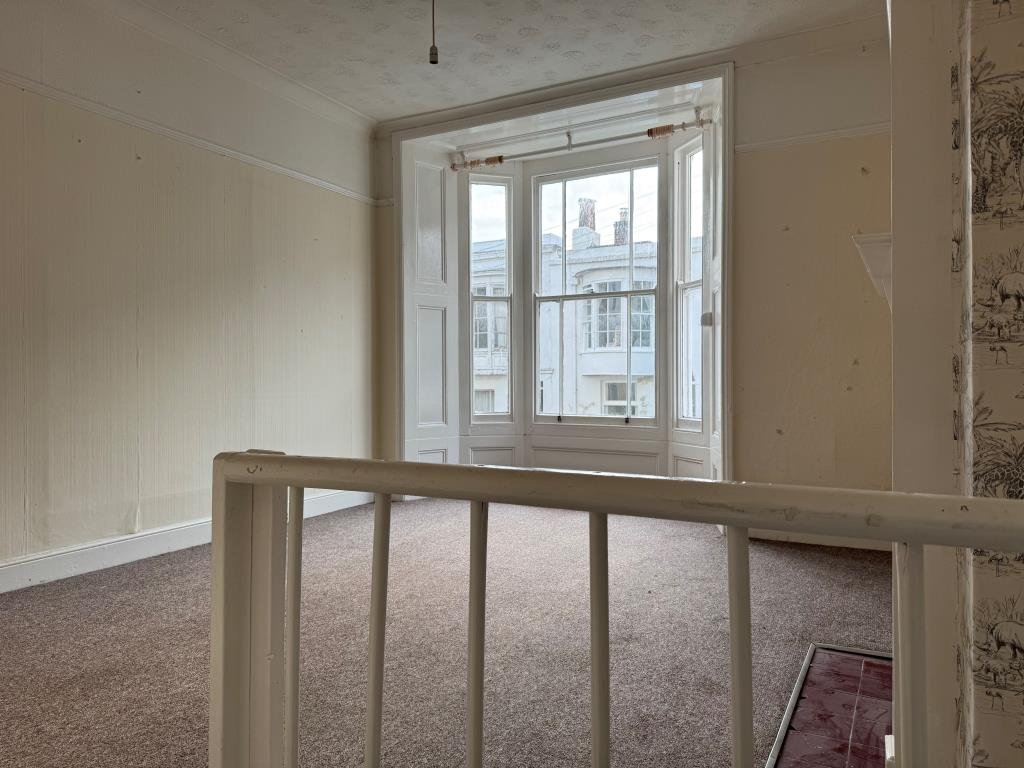 Lot: 26 - TWO-BEDROOM TOWN CENTRE GARDEN FLAT - Looking into the living room